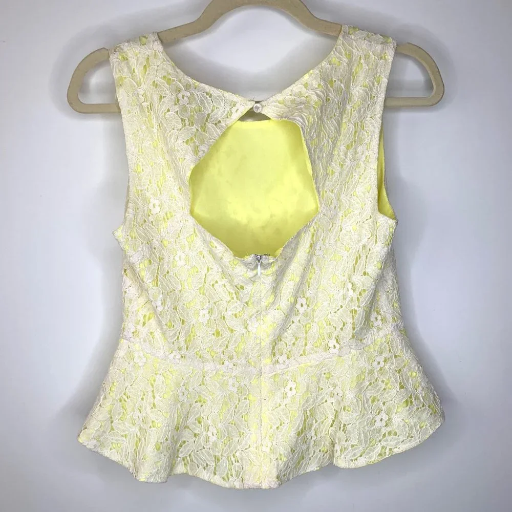 ROMEO & JULIET COUTURE Yellow Peplum Top White Floral Lace Overlay Sz S/M‎ - Picture 4 of 7